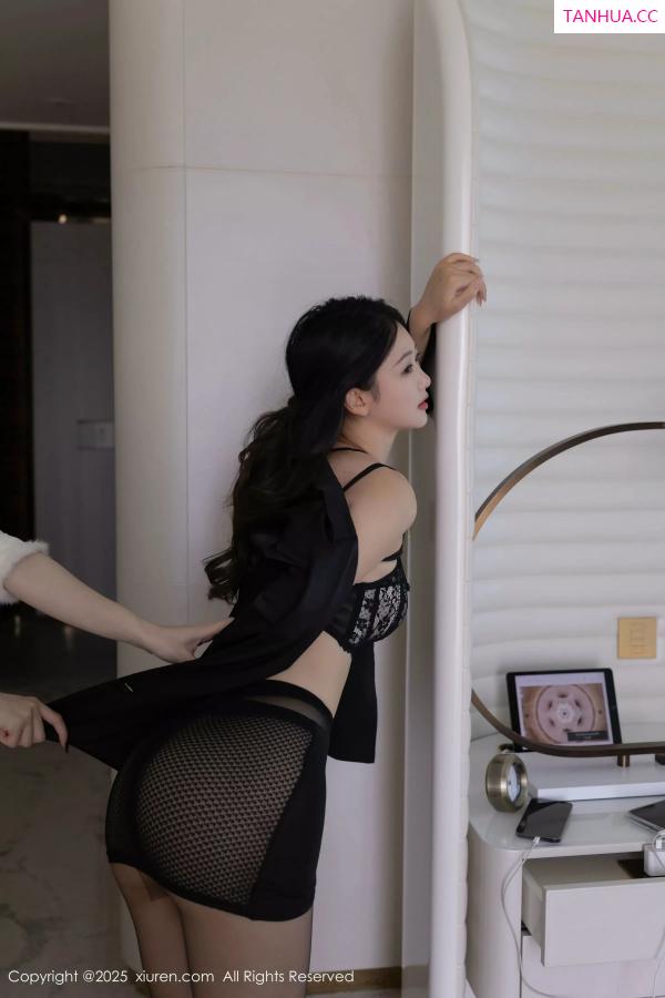 唐安琪  [XiuRen]高清写真图 2025.05.12 No.10267 唐安琪 黑色西服第32张图片
